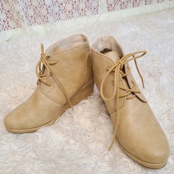 Journee Collection Tan Wedge Booties size 10 women's - Picture 1 of 6